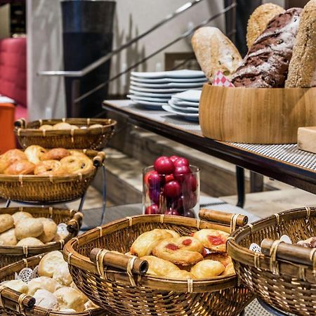 Embassy Suites By Hilton Bogota - Rosales Luaran gambar Breads and pastries at a buffet