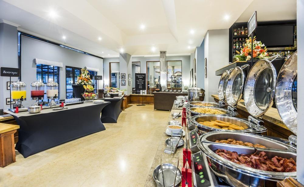Embassy Suites By Hilton Bogota - Rosales Luaran gambar The buffet at the hotel