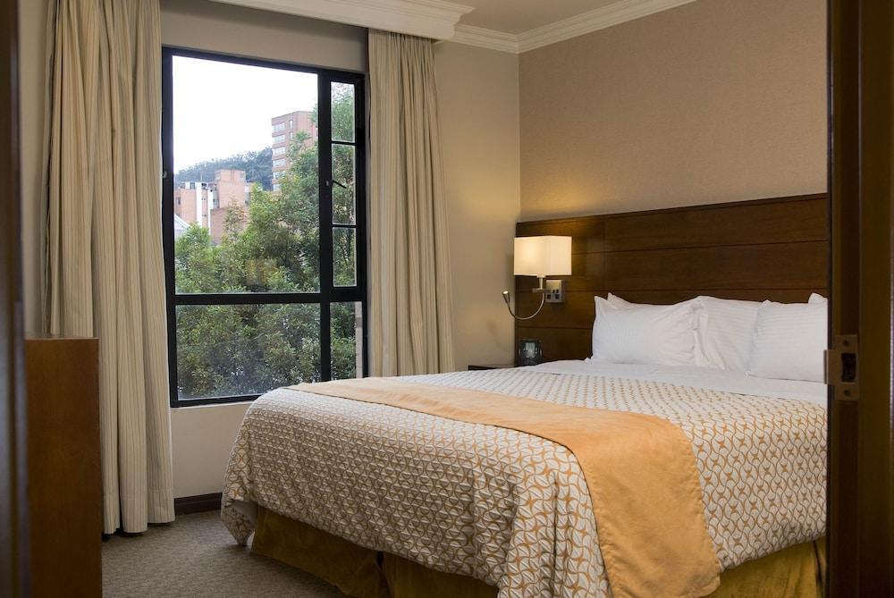 Embassy Suites By Hilton Bogota - Rosales Luaran gambar A bedroom at the hotel