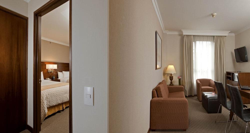 Embassy Suites By Hilton Bogota - Rosales Luaran gambar A suite at the Hilton San Francisco