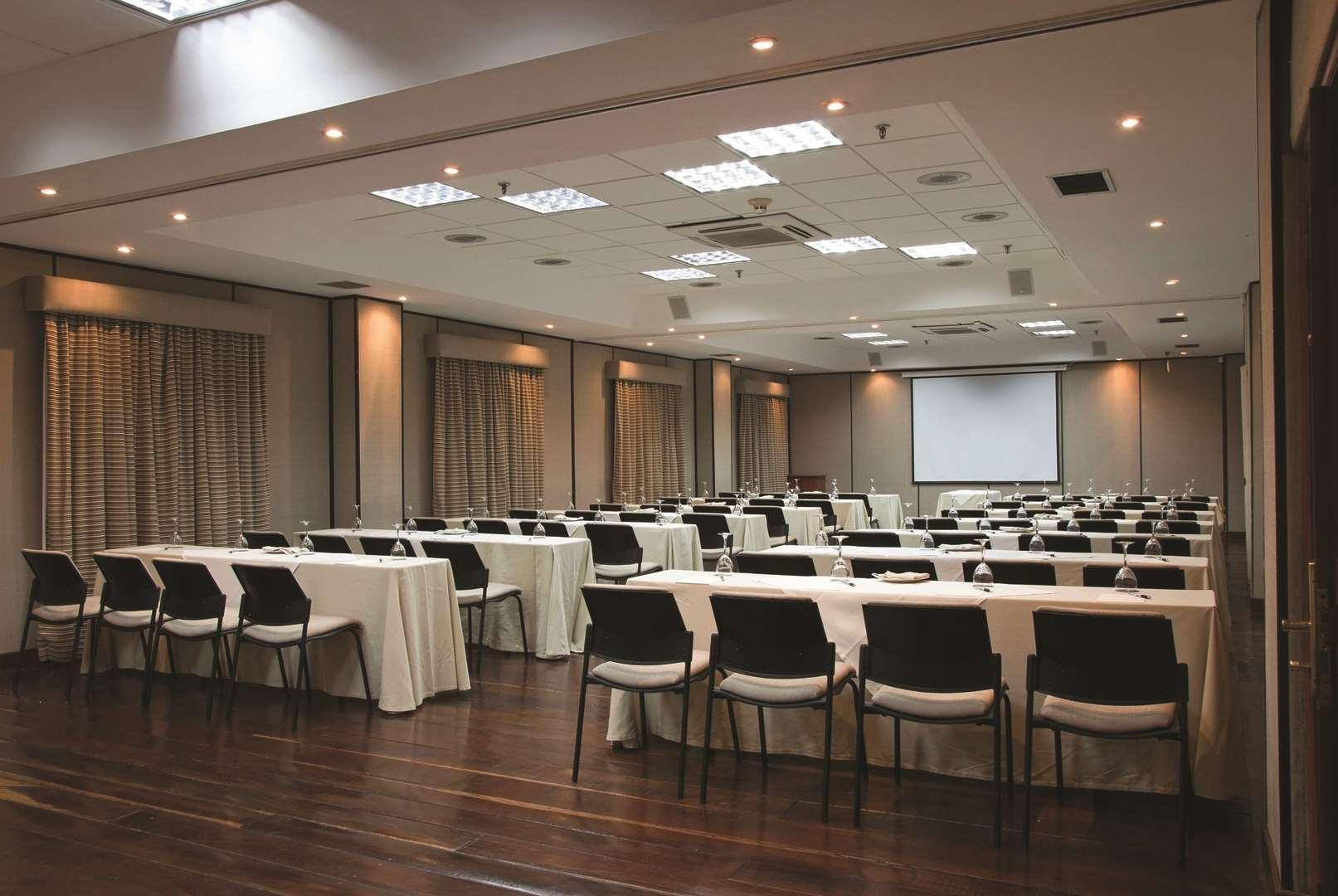 Embassy Suites By Hilton Bogota - Rosales Luaran gambar A conference room
