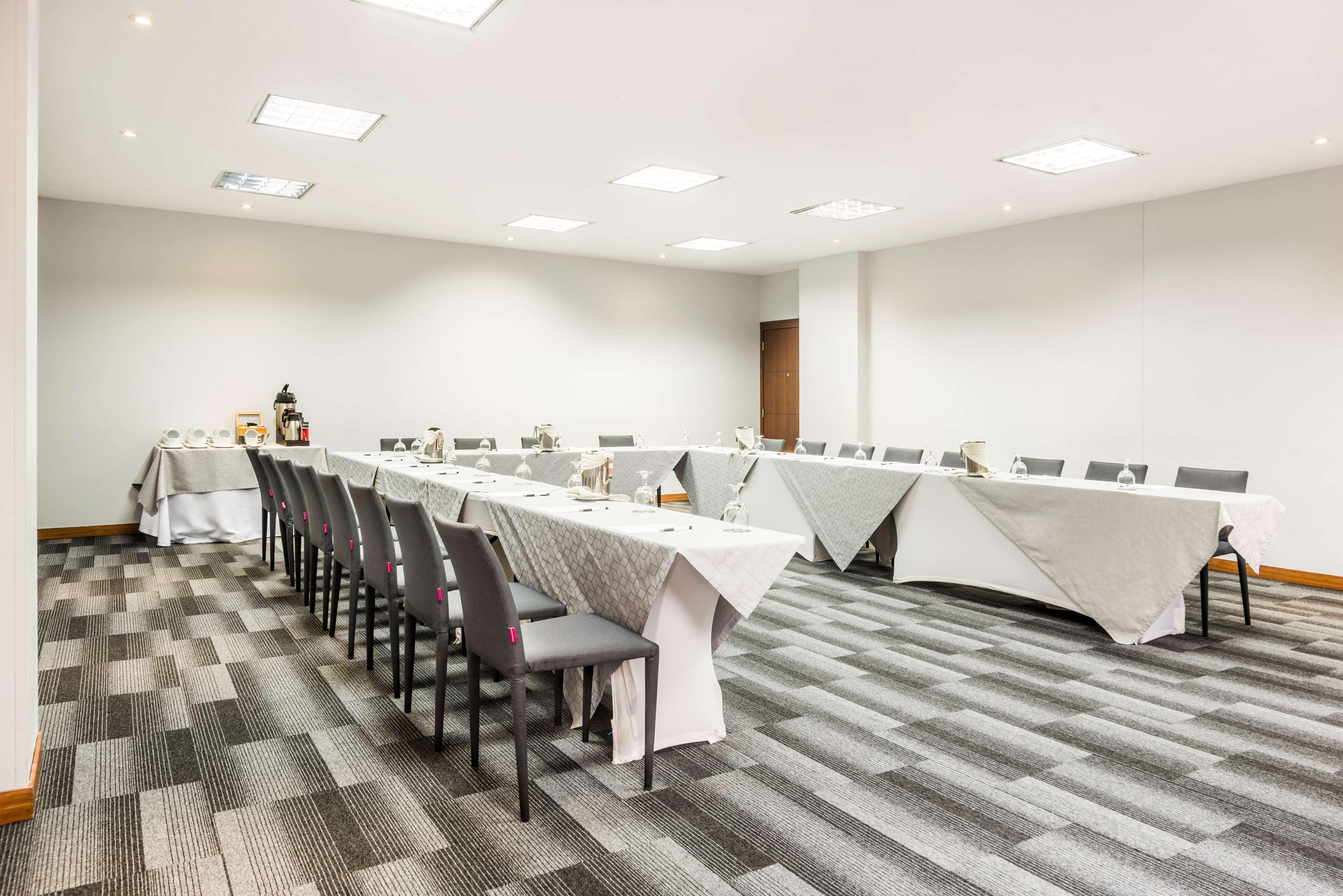 Embassy Suites By Hilton Bogota - Rosales Luaran gambar Meeting room at the Hilton Garden Inn