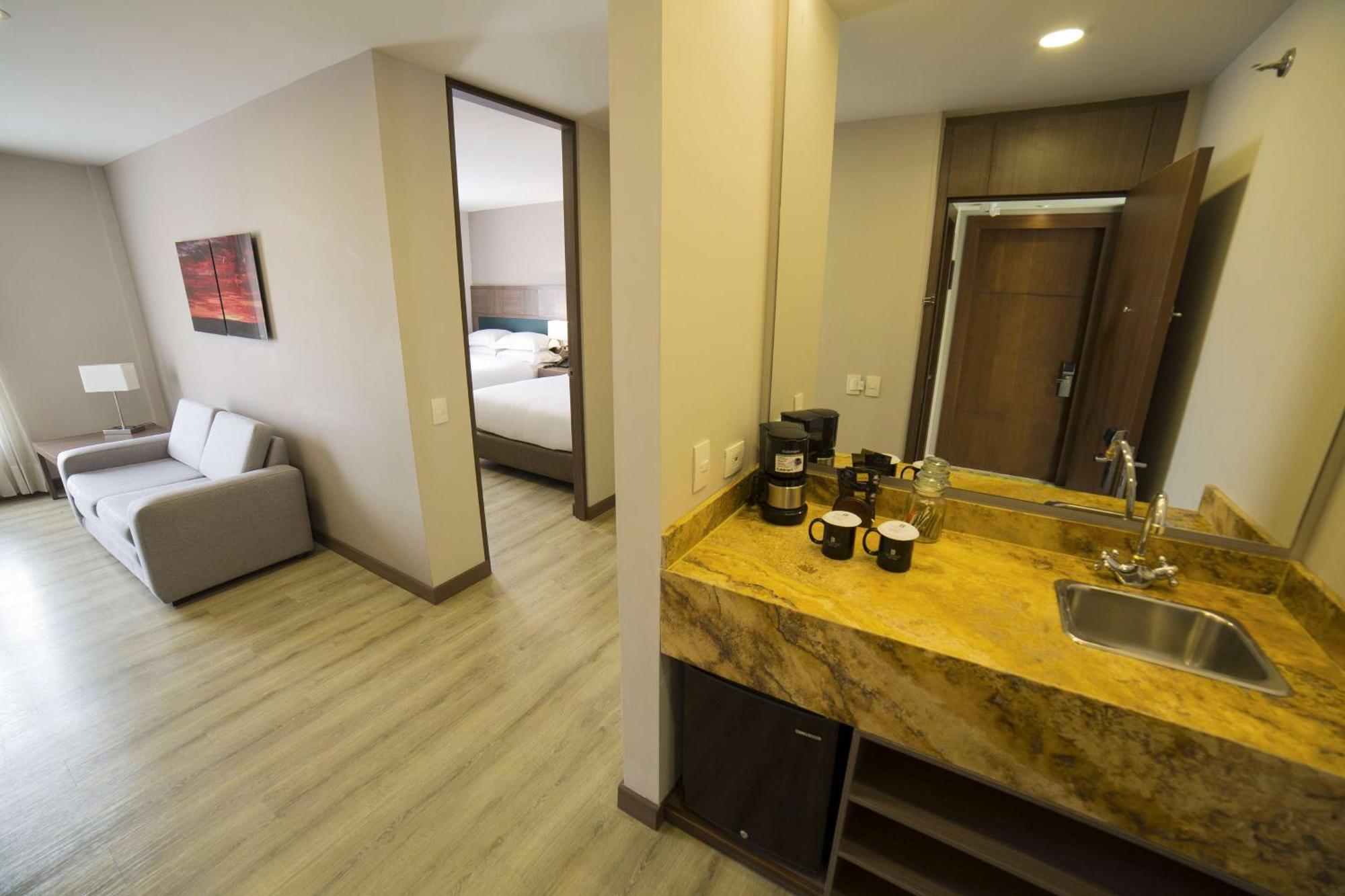 Embassy Suites By Hilton Bogota - Rosales Luaran gambar A room at the hotel
