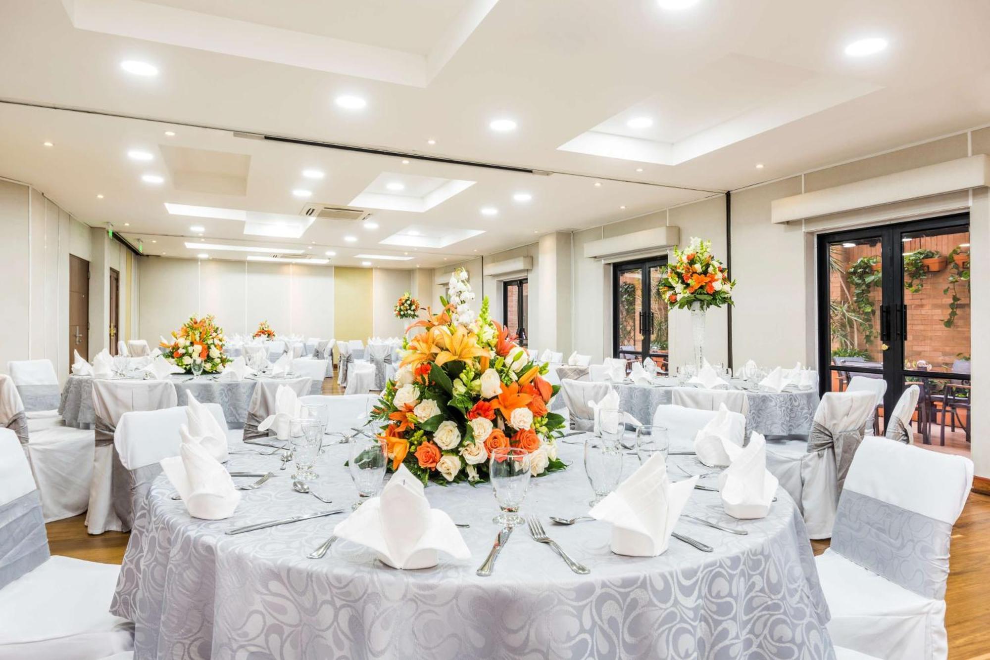 Embassy Suites By Hilton Bogota - Rosales Luaran gambar The ballroom at the hotel