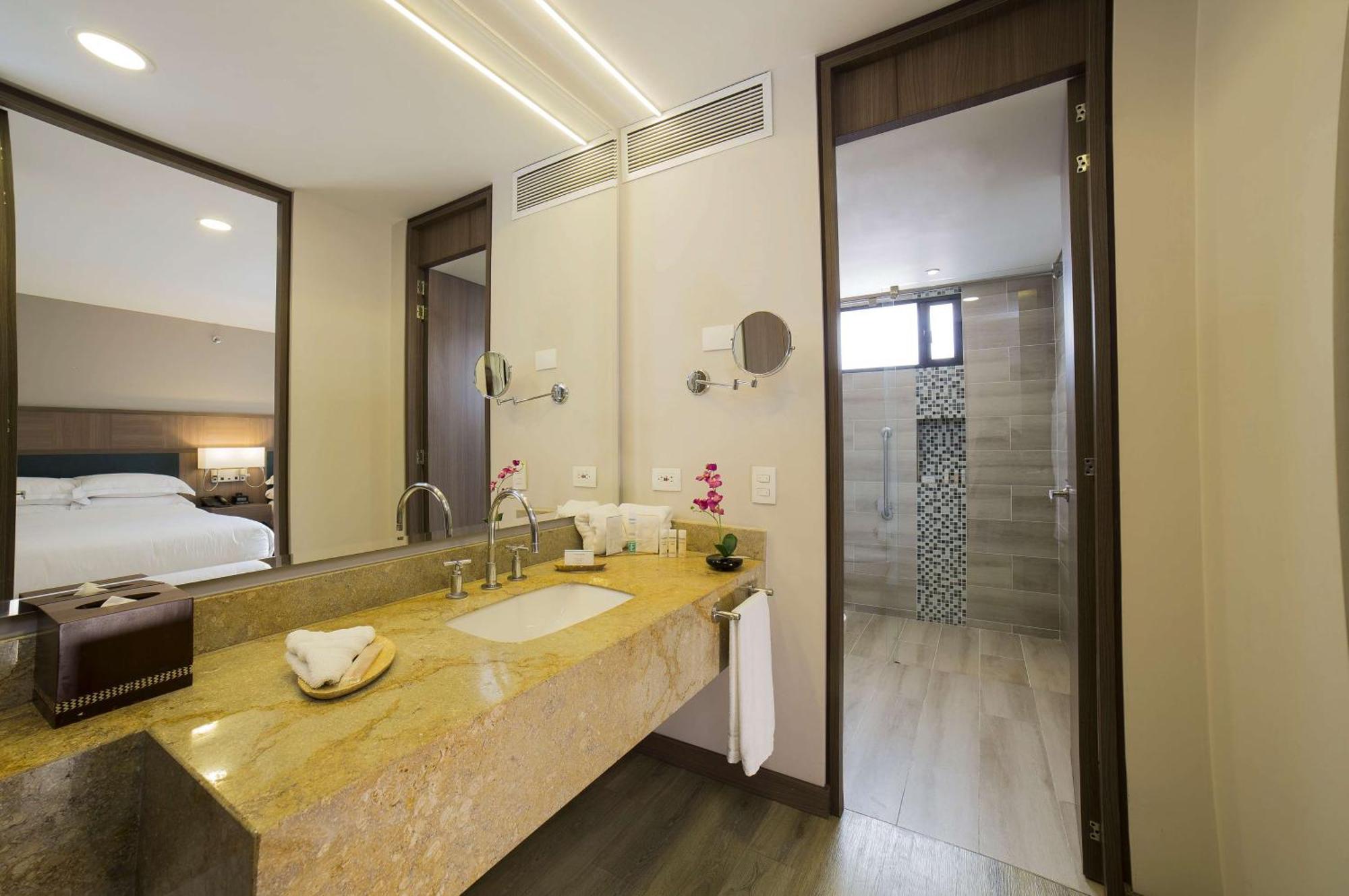 Embassy Suites By Hilton Bogota - Rosales Luaran gambar Bathroom