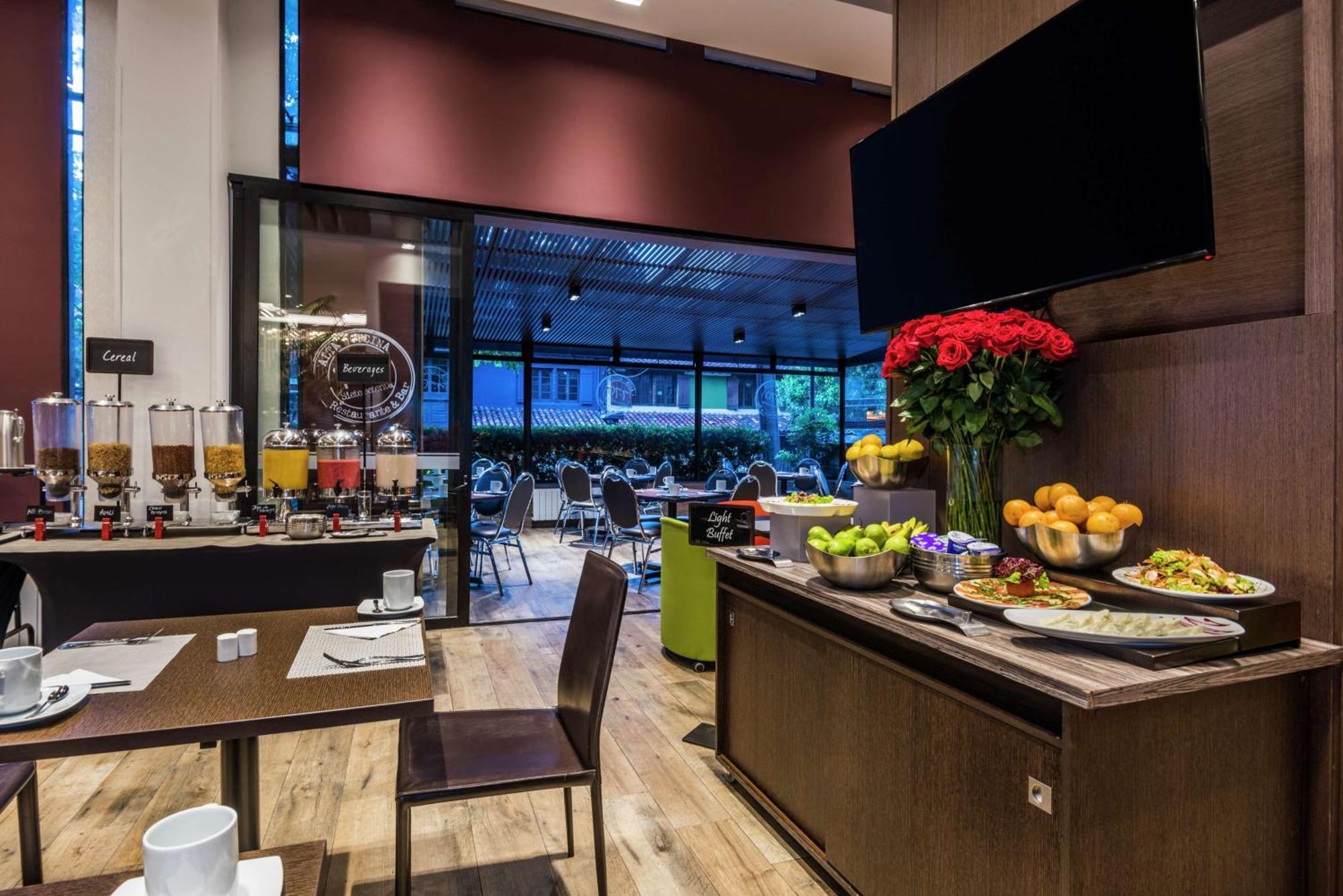 Embassy Suites By Hilton Bogota - Rosales Luaran gambar The lounge at the airport