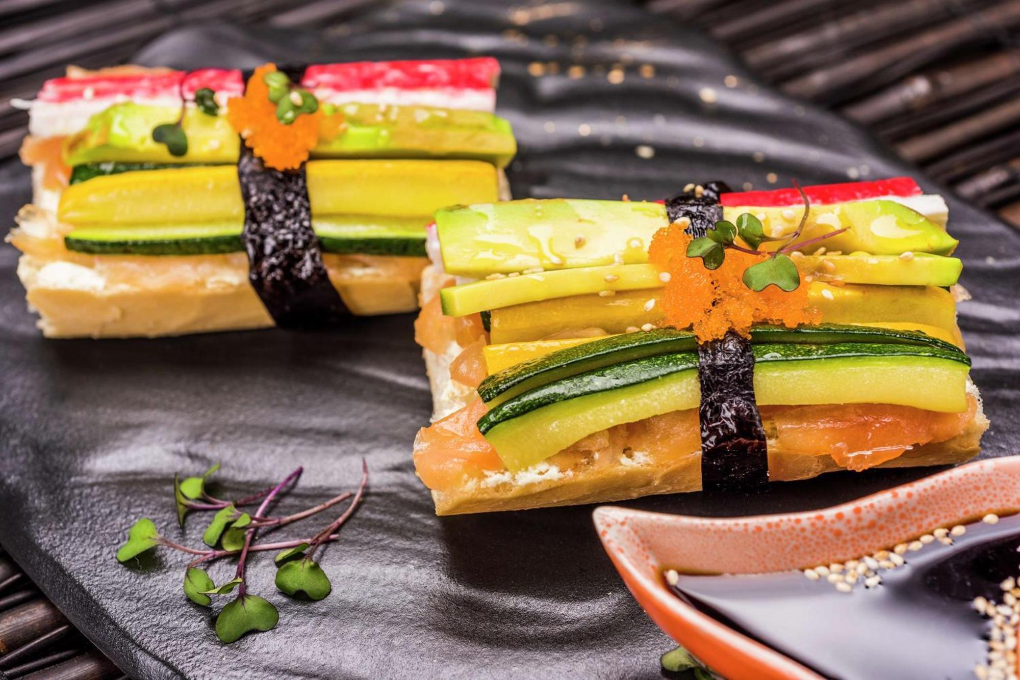 Embassy Suites By Hilton Bogota - Rosales Luaran gambar Sushi