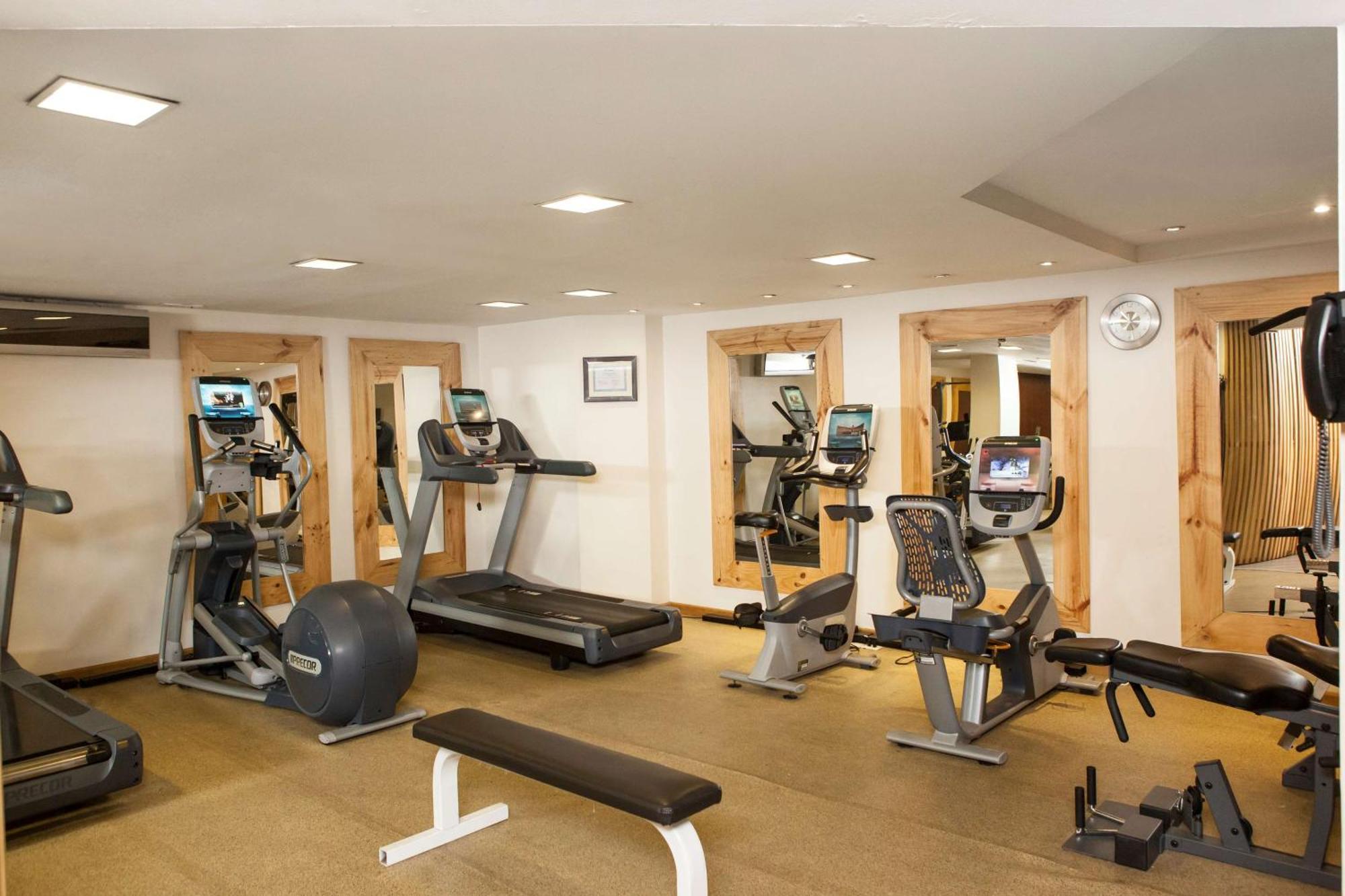 Embassy Suites By Hilton Bogota - Rosales Luaran gambar The gym at the hotel