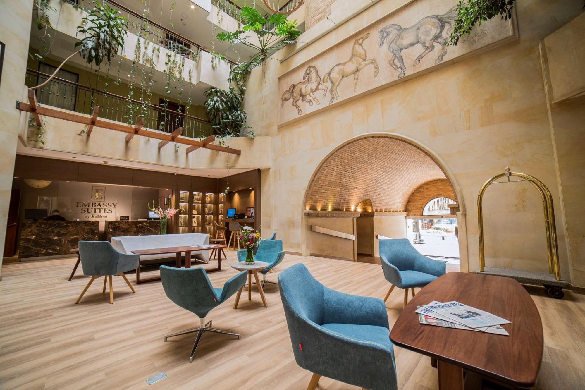 Embassy Suites By Hilton Bogota - Rosales Luaran gambar The lobby of the hotel