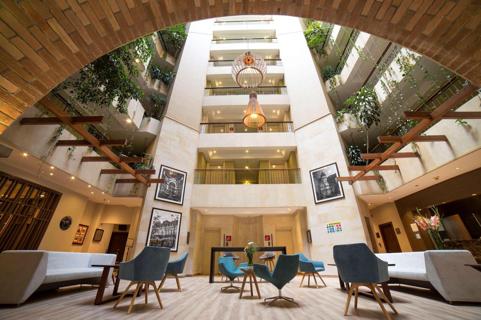 Embassy Suites By Hilton Bogota - Rosales Luaran gambar The hotel's atrium