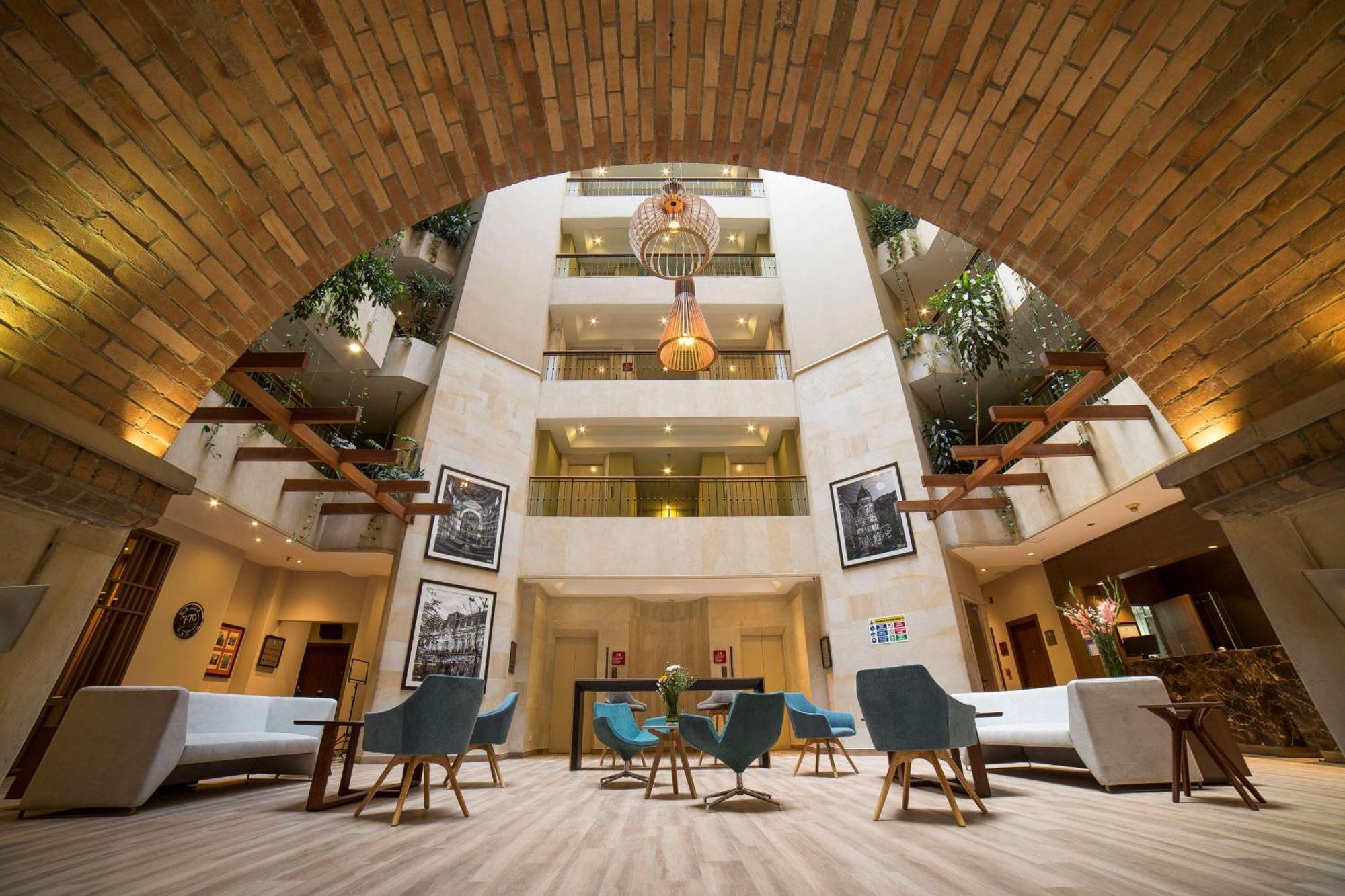 Embassy Suites By Hilton Bogota - Rosales Luaran gambar The interior of the hotel