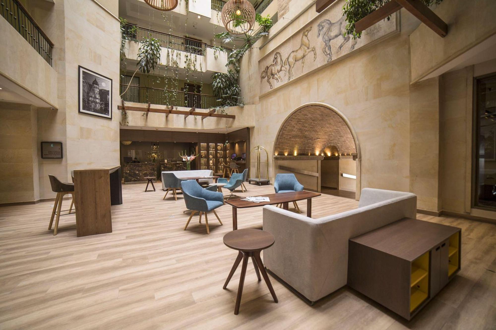 Embassy Suites By Hilton Bogota - Rosales Luaran gambar The lobby of the hotel