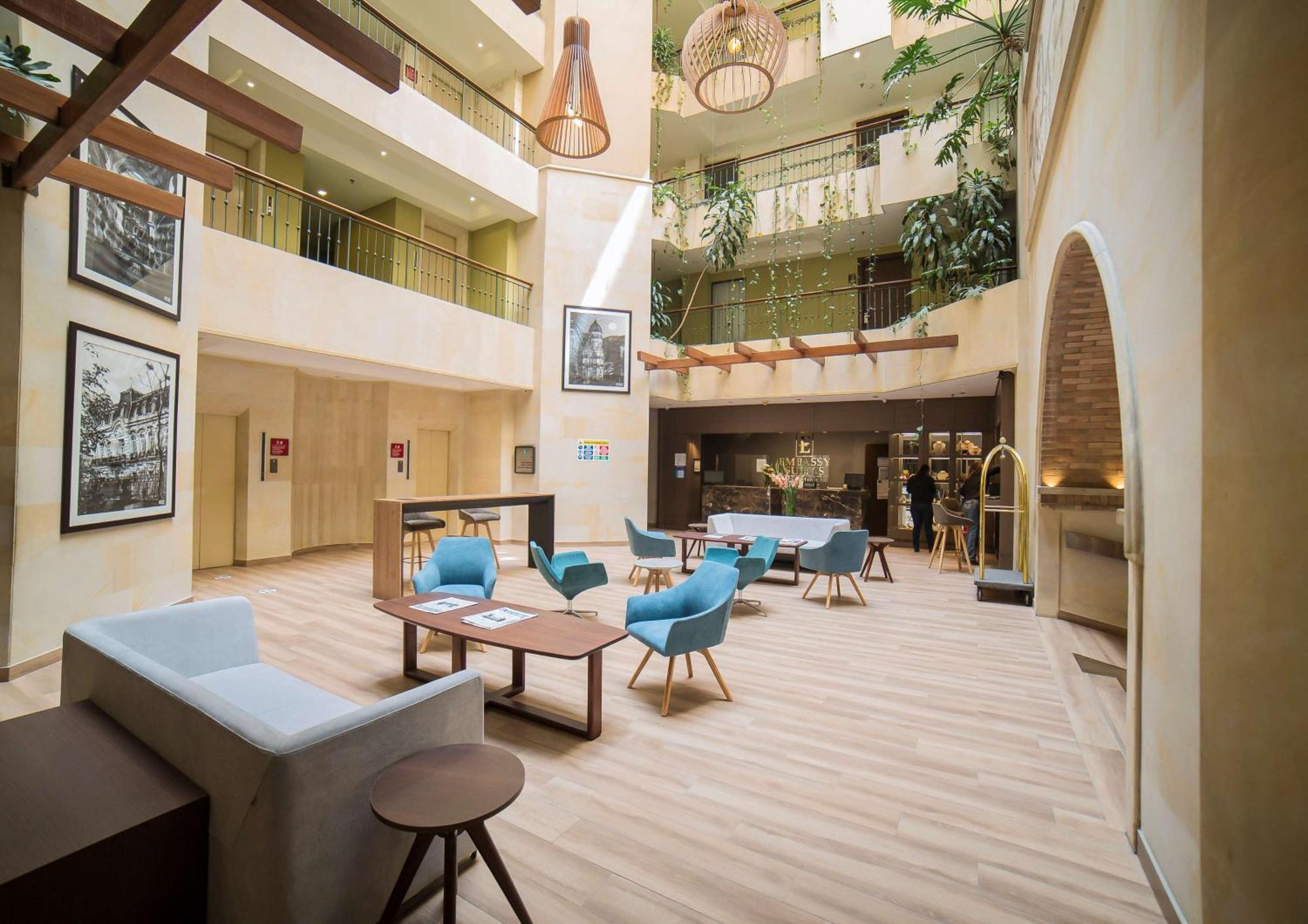 Embassy Suites By Hilton Bogota - Rosales Luaran gambar The interior of the hotel